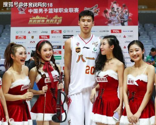 cba吃瓜的图片,揭秘场边趣味一幕