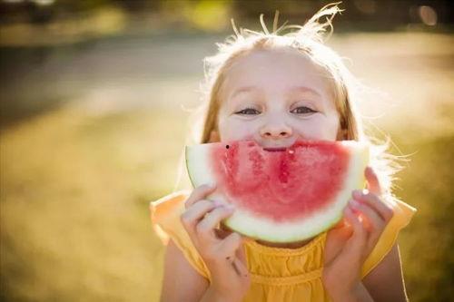 孩子吃瓜诗,孩子眼中的夏日田园乐章