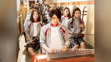 闪光少女吃瓜剧照,揭秘幕后吃瓜剧照，青春校园喜剧魅力四溢