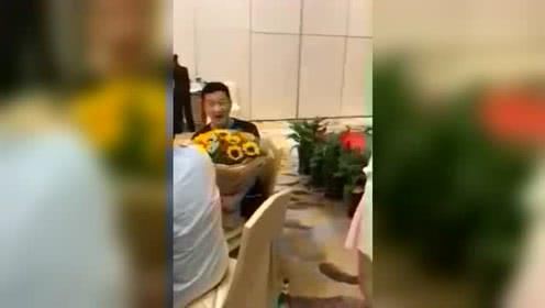 工人吃瓜日常,工人日常的甜蜜时光