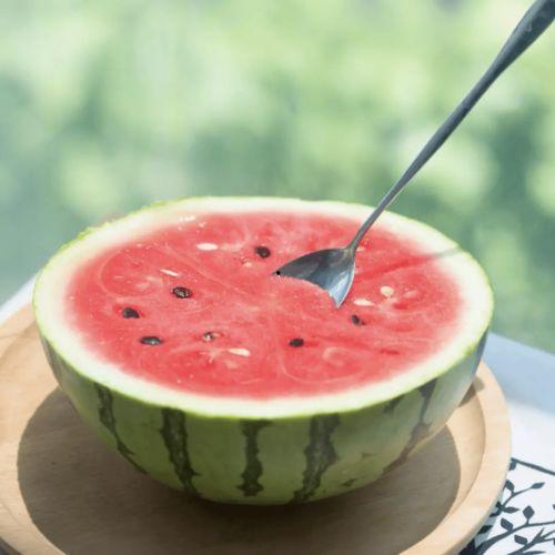 立秋啃瓜吃瓜,啃瓜吃瓜，尽享丰收美味