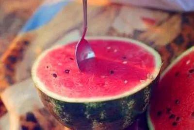 吃瓜吃冰激凌,吃瓜配冰激凌，清凉一夏！