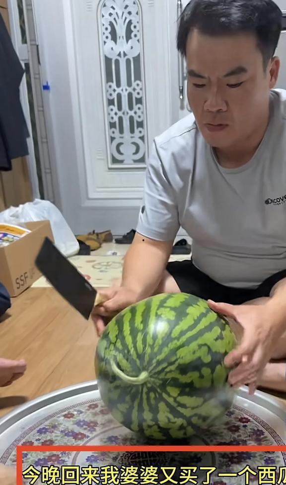 吃瓜直播吃饭,吃瓜群众围观网红直播吃饭