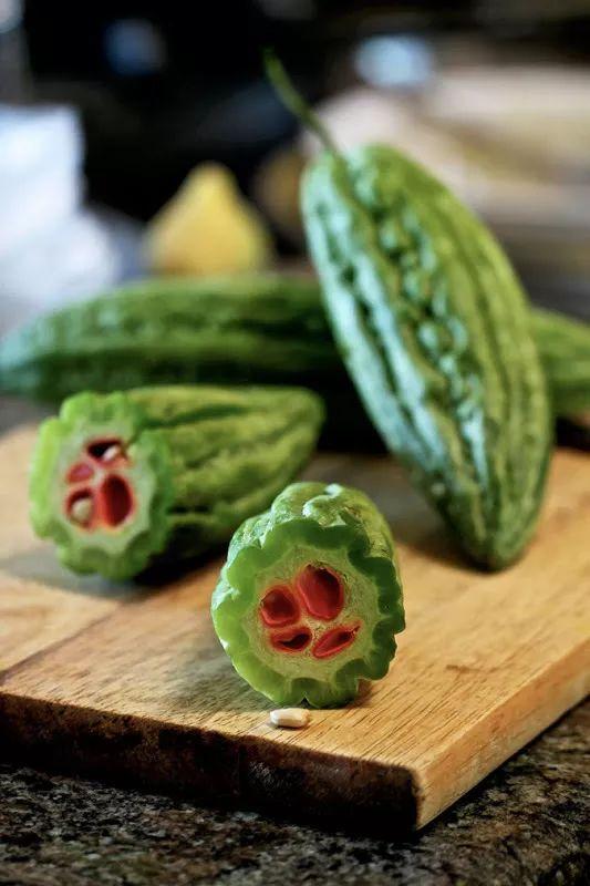 江小燕在吃瓜,揭秘娱乐圈幕后真相